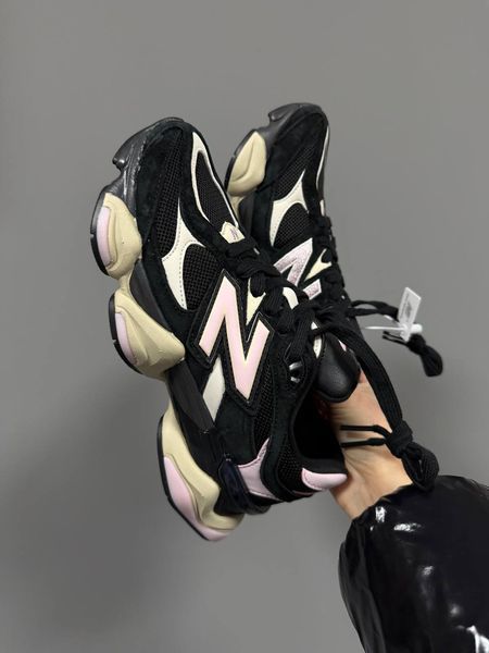 Жіночі кросівки New Balance 9060 Black Suede Pink фото