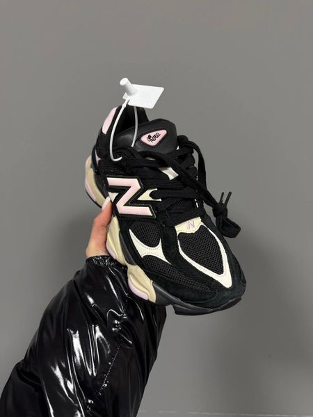 Жіночі кросівки New Balance 9060 Black Suede Pink фото
