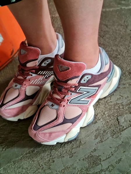 Жіночі кросівки New Balance 9060 Cherry Blossom фото