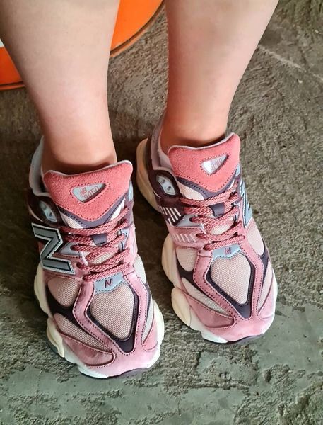 Жіночі кросівки New Balance 9060 Cherry Blossom фото