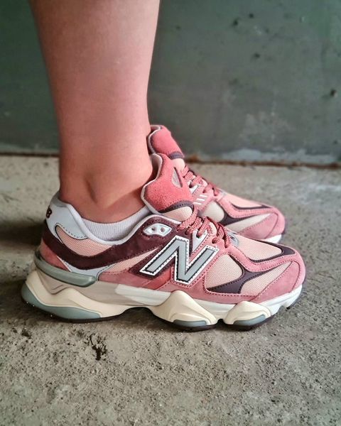 Жіночі кросівки New Balance 9060 Cherry Blossom фото