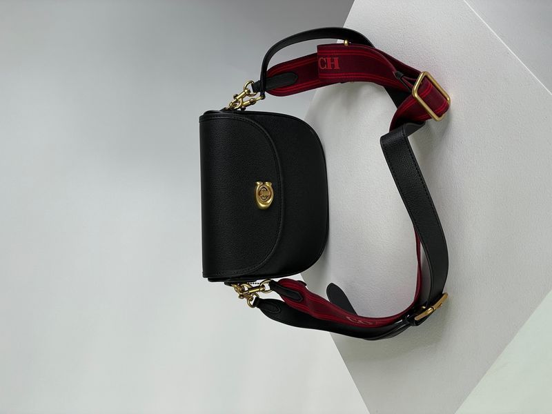 Женская сумка Coach Polished Pebble Willow Saddle Bag Black Premium фото