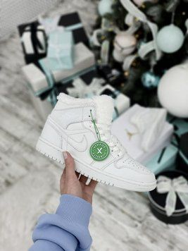 Зимние мужские и женские кроссовки Nike Air Jordan 1 Retro White High Fur фото