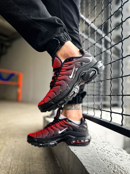 Мужские кроссовки Nike Air Max Plus Tn 'Black Red' фото