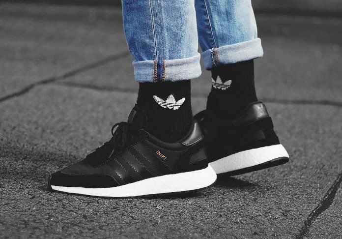 Мужские кроссовки Iniki Runner Black/White Adidas фото