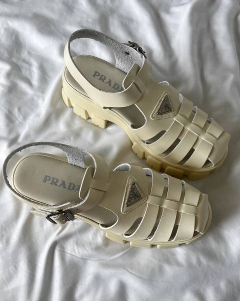 Жіночі сандалі Prada Monolith Platform Sandals Beige фото
