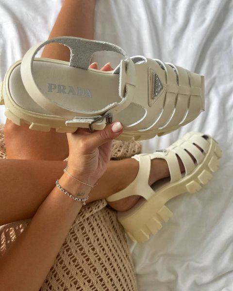 Жіночі сандалі Prada Monolith Platform Sandals Beige фото