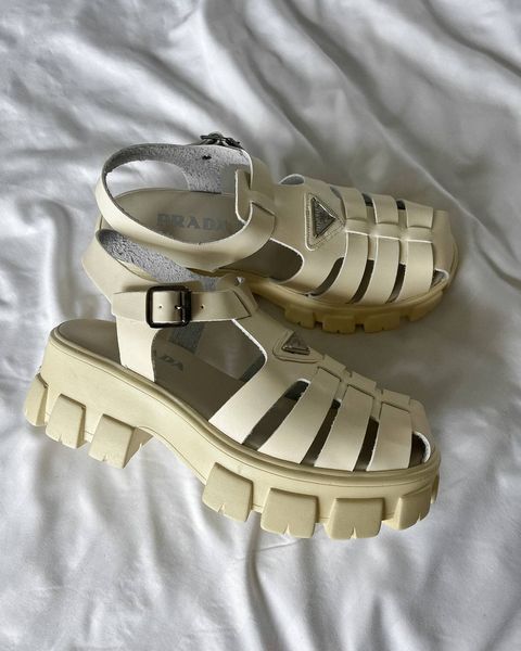 Жіночі сандалі Prada Monolith Platform Sandals Beige фото