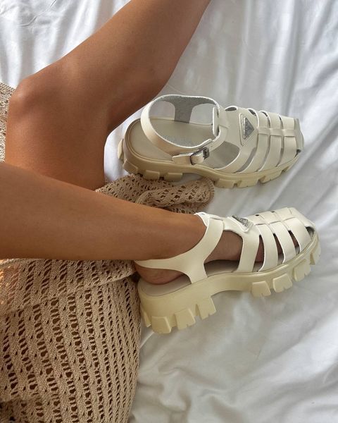 Жіночі сандалі Prada Monolith Platform Sandals Beige фото