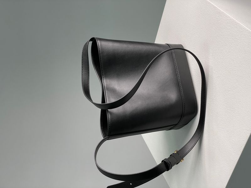 Жіноча сумка Celine Small Bucket Cuir Triomphe In Smooth Calfskin Tan Black Premium фото