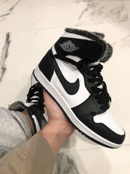 Мужские зимние кроссовки (мех) Nike Air Jordan 1 Retro Black/White фото