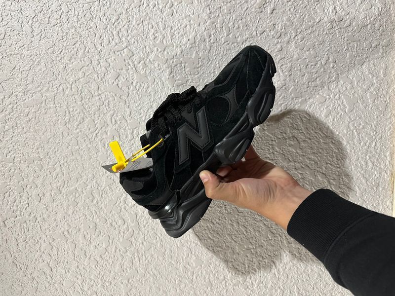 Чоловічі та жіночі кросівки New Balance 9060 ХУТРО❄ Full Black фото