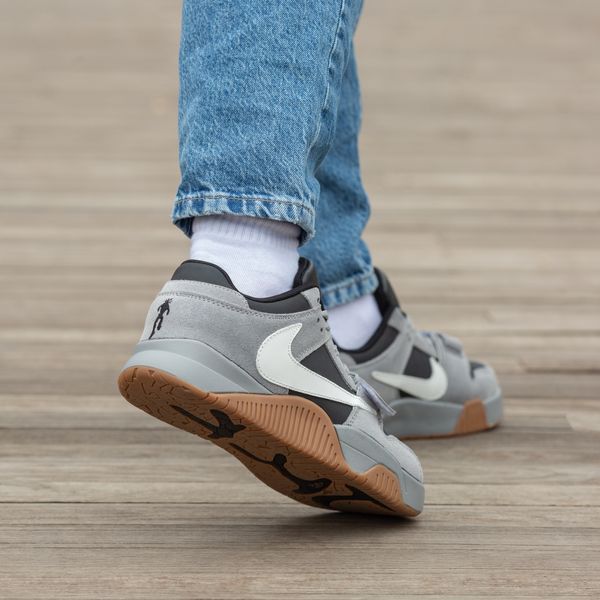 Мужские кроссовки Nike Air Jordan x Travis Scott Cut The Check Grey фото