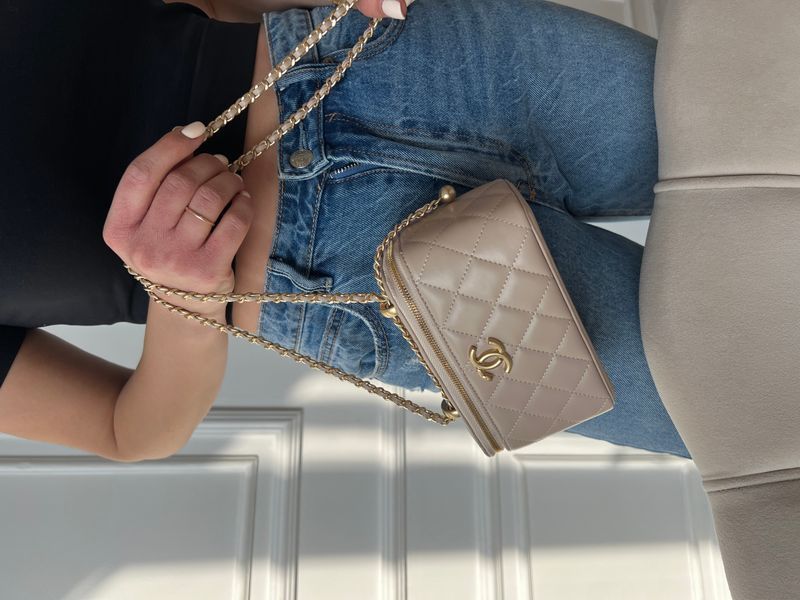 Жіноча сумка Chanel Classic Beige Lambskin Pearl Crush Vanity Bag Premium фото