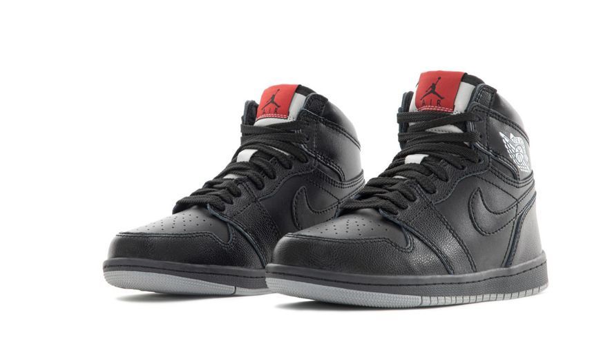 Чоловічі та жіночі кросівки Nike Air Jordan 1 Black Fur фото