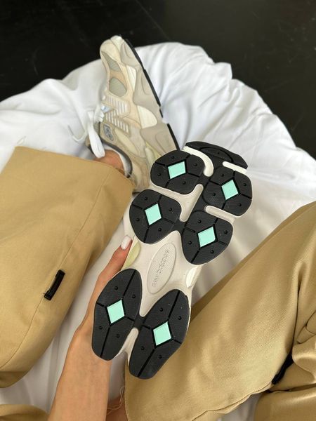 Чоловічі та жіночі кросівки New Balance 9060 Sea Salt фото