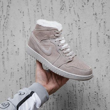 Чоловічі зимові кросівки Nike Air Jordan 1 Retro Beige фото