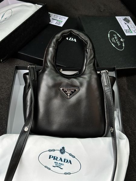 Жіноча сумка Prada Small Padded Soft Nappa-Leather Bag Premium фото