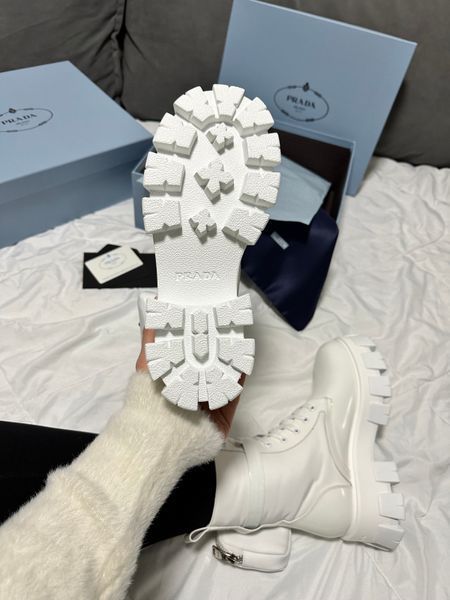 Зимние женские ботинки (натуральная кожа) С МЕХОМ! PRADA Boots Zip Pocket White Premium фото