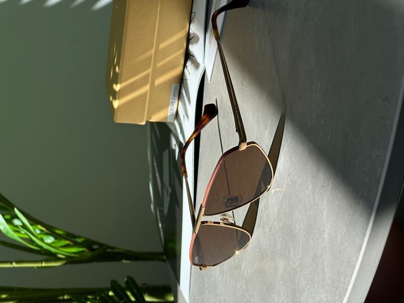 Солнцезащитные очки Loewe Brown/Gold LW40039U 002 Premium фото