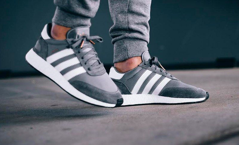 Чоловічі кросівки Iniki Runner Boost Grey Adidas фото