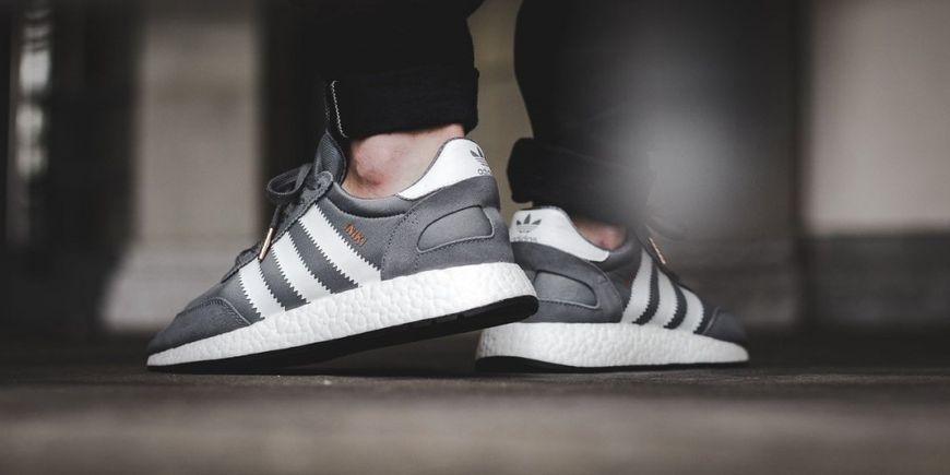 Чоловічі кросівки Iniki Runner Boost Grey Adidas фото